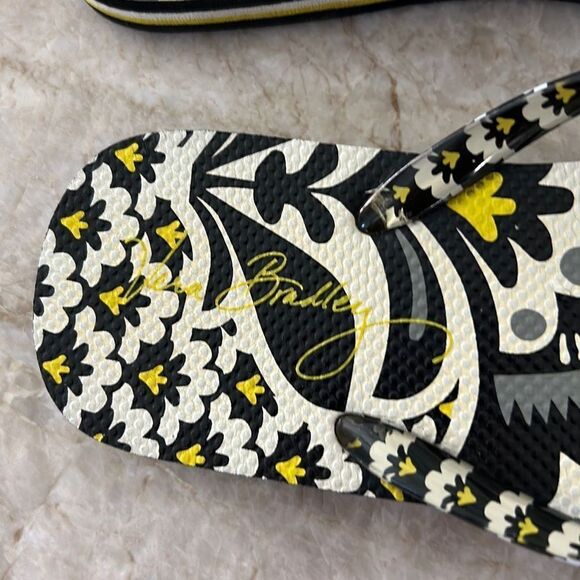 Vera Bradley Flip Flops Size 8 - Picture 3 of 4